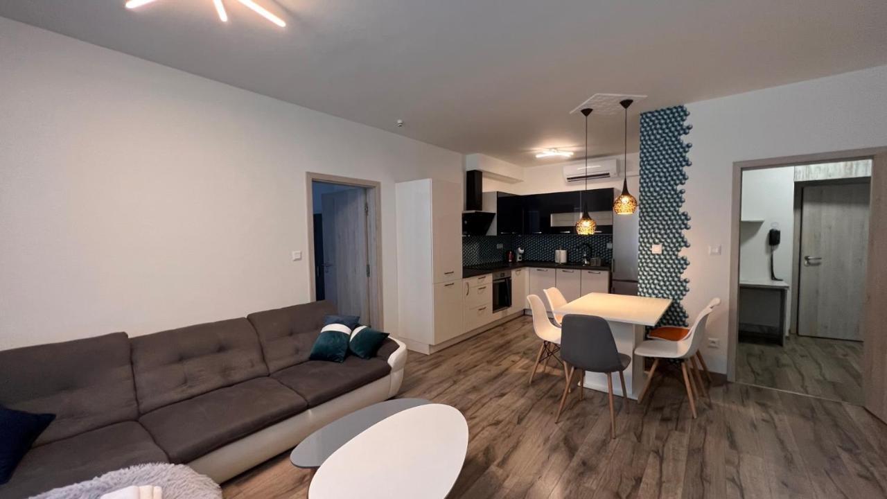 Air-Conditioned, 2 Room Apartment With Balcony, New Building Raca Bratislava Exterior photo